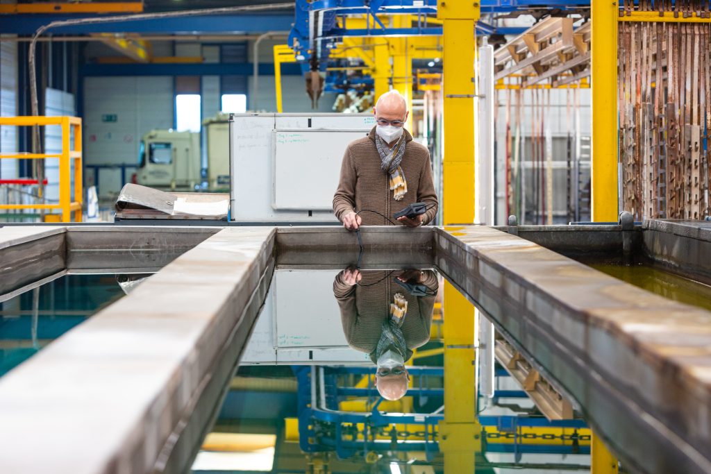 Contrôle d'un bain de traitement de surface Qualimarine